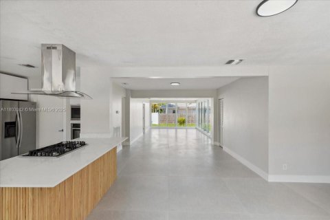 Купить виллу или дом в Холливуд, Флорида 3 спальни, 206.34м2, № 2034553 - фото 6