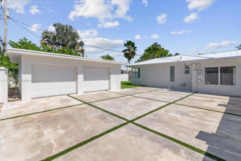 Купить виллу или дом в Холливуд, Флорида 3 спальни, 206.34м2, № 2034553 - фото 24