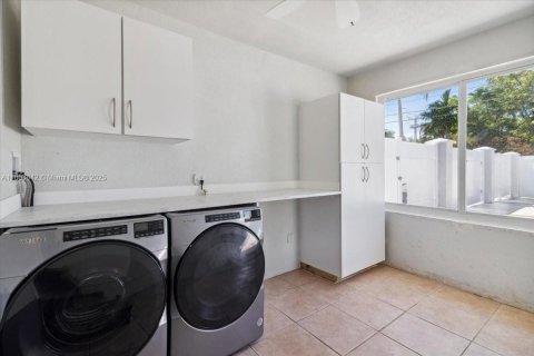 Купить виллу или дом в Холливуд, Флорида 3 спальни, 206.34м2, № 2034553 - фото 23