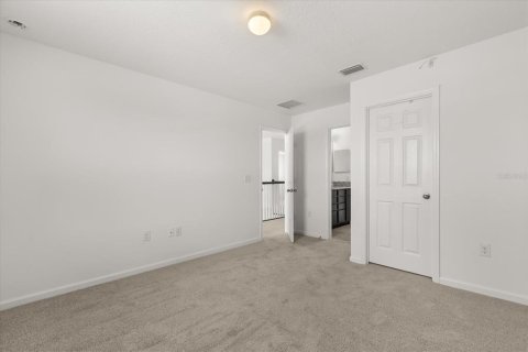 House in Winter Garden, Florida 4 bedrooms, 287.16 sq.m. № 1781369 - photo 18