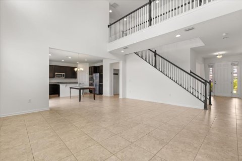 House in Winter Garden, Florida 4 bedrooms, 287.16 sq.m. № 1781369 - photo 6