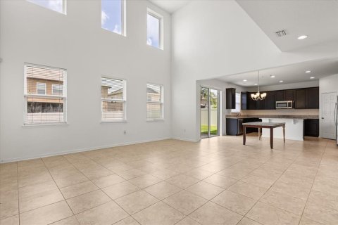 House in Winter Garden, Florida 4 bedrooms, 287.16 sq.m. № 1781369 - photo 7