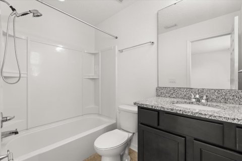 House in Winter Garden, Florida 4 bedrooms, 287.16 sq.m. № 1781369 - photo 10