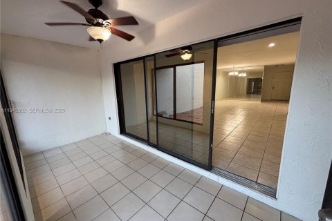 Townhouse in Miami, Florida 3 bedrooms, 169.55 sq.m. № 2000820 - photo 9