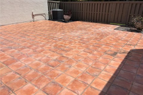 Townhouse in Miami, Florida 3 bedrooms, 169.55 sq.m. № 2000820 - photo 22