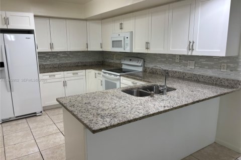 Townhouse in Miami, Florida 3 bedrooms, 169.55 sq.m. № 2000820 - photo 5