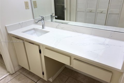 Townhouse in Miami, Florida 3 bedrooms, 169.55 sq.m. № 2000820 - photo 11