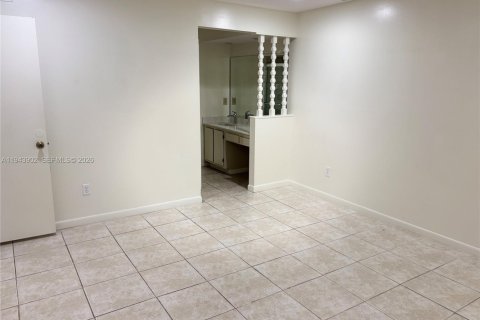 Townhouse in Miami, Florida 3 bedrooms, 169.55 sq.m. № 2000820 - photo 17