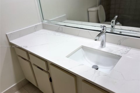 Townhouse in Miami, Florida 3 bedrooms, 169.55 sq.m. № 2000820 - photo 13