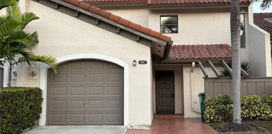 Townhouse in Miami, Florida 3 bedrooms, 169.55 sq.m. № 2000820