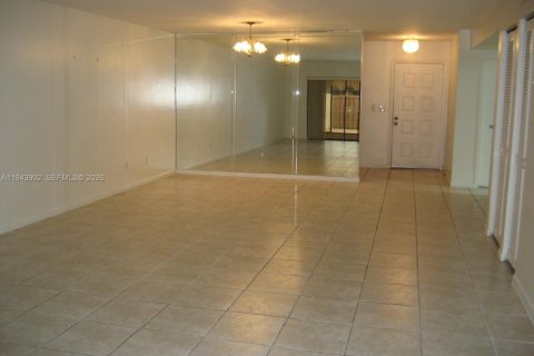 Townhouse in Miami, Florida 3 bedrooms, 169.55 sq.m. № 2000820 - photo 19