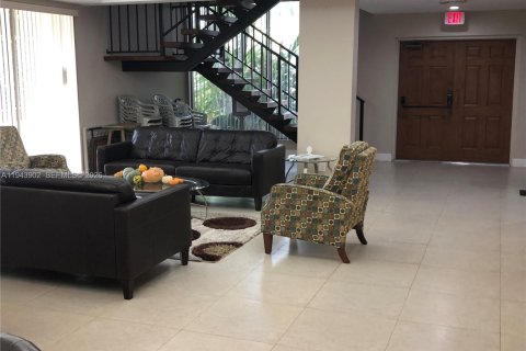 Townhouse in Miami, Florida 3 bedrooms, 169.55 sq.m. № 2000820 - photo 2