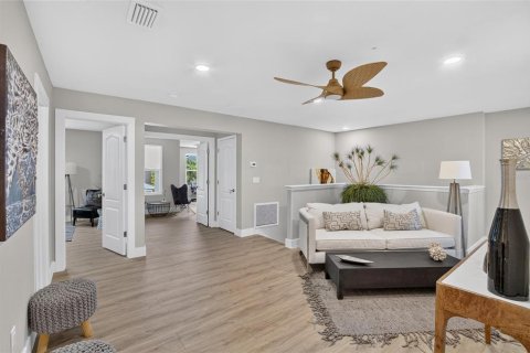 House in Ruskin, Florida 5 bedrooms, 306.58 sq.m. № 2199532 - photo 25
