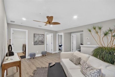 House in Ruskin, Florida 5 bedrooms, 306.58 sq.m. № 2199532 - photo 24
