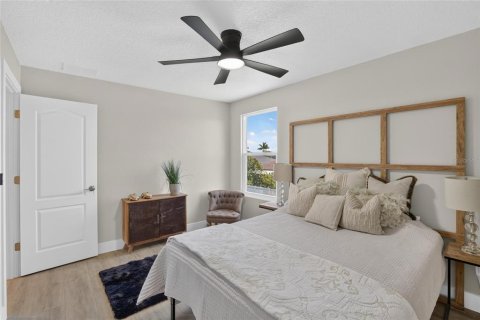 House in Ruskin, Florida 5 bedrooms, 306.58 sq.m. № 2199532 - photo 28
