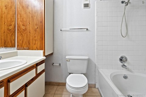 Снять в аренду кондоминиум в Майами, Флорида 2 спальни, 87.98м2, № 1989494 - фото 15