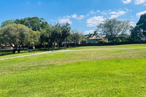 Снять в аренду кондоминиум в Майами, Флорида 2 спальни, 87.98м2, № 1989494 - фото 22