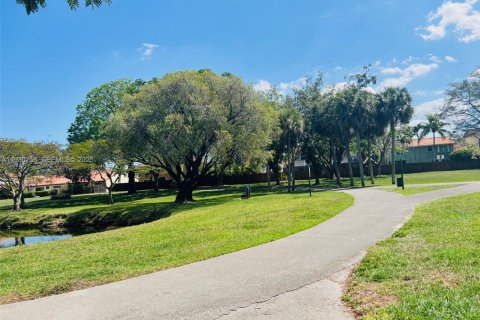 Снять в аренду кондоминиум в Майами, Флорида 2 спальни, 87.98м2, № 1989494 - фото 21