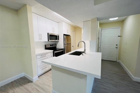 Снять в аренду кондоминиум в Майами, Флорида 2 спальни, 87.98м2, № 1989494 - фото 6