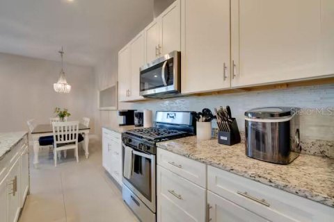 Adosado en venta en Kissimmee, Florida, 5 dormitorios, 201.51 m2 № 1918565 - foto 18