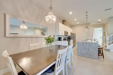 Adosado en venta en Kissimmee, Florida, 5 dormitorios, 201.51 m2 № 1918565 - foto 17
