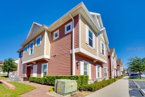 Adosado en venta en Kissimmee, Florida, 5 dormitorios, 201.51 m2 № 1918565 - foto 1
