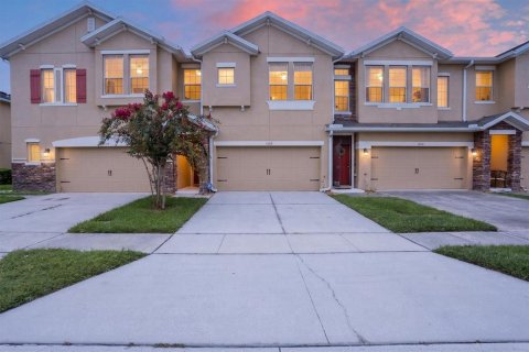 Adosado en Kissimmee, Florida 3 dormitorios, 187.29 m2 № 2284459
