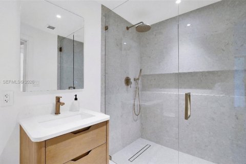 House in North Miami, Florida 6 bedrooms, 306.95 sq.m. № 2067376 - photo 16