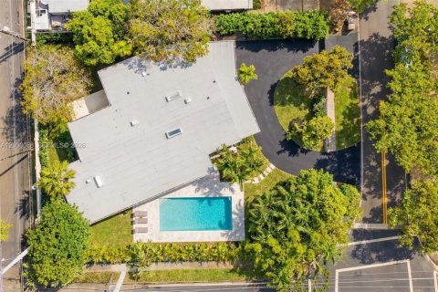 House in North Miami, Florida 6 bedrooms, 306.95 sq.m. № 2067376 - photo 19