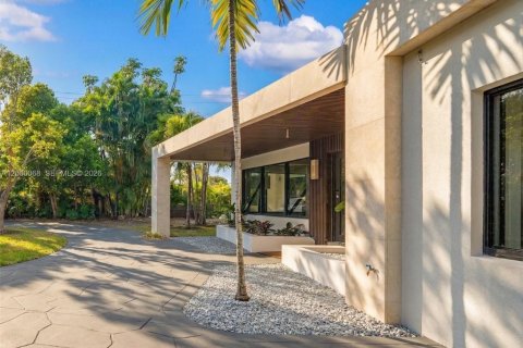 House in North Miami, Florida 6 bedrooms, 306.95 sq.m. № 2067376 - photo 20