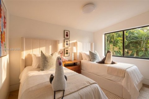 House in North Miami, Florida 6 bedrooms, 306.95 sq.m. № 2067376 - photo 11