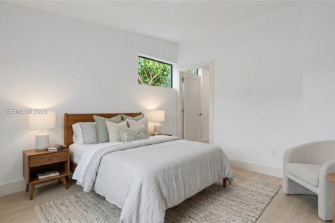 House in North Miami, Florida 6 bedrooms, 306.95 sq.m. № 2067376 - photo 17