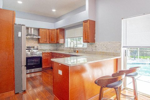 House in Oldsmar, Florida 4 bedrooms, 215.9 sq.m. № 2234317 - photo 7