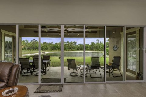 House in New Port Richey, Florida 4 bedrooms, 263.75 sq.m. № 1761276 - photo 25