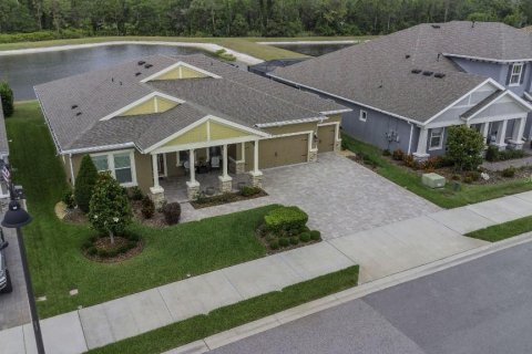 House in New Port Richey, Florida 4 bedrooms, 263.75 sq.m. № 1761276 - photo 3