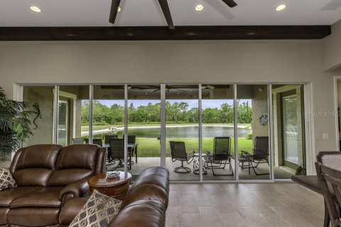 House in New Port Richey, Florida 4 bedrooms, 263.75 sq.m. № 1761276 - photo 24
