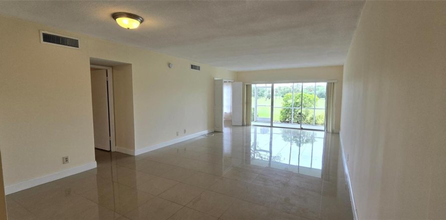 Condo in Pompano Beach, Florida, 2 bedrooms № 2392075