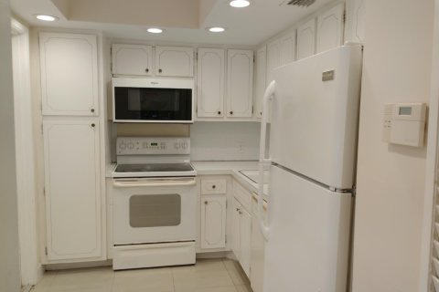 Condo in Pompano Beach, Florida, 2 bedrooms № 2392075 - photo 15