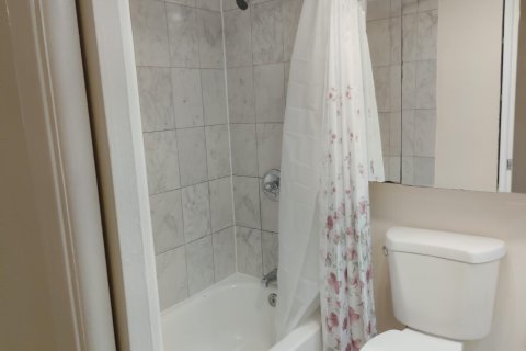 Condo in Pompano Beach, Florida, 2 bedrooms № 2392075 - photo 14