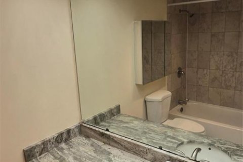 Condo in Pompano Beach, Florida, 2 bedrooms № 2392075 - photo 7