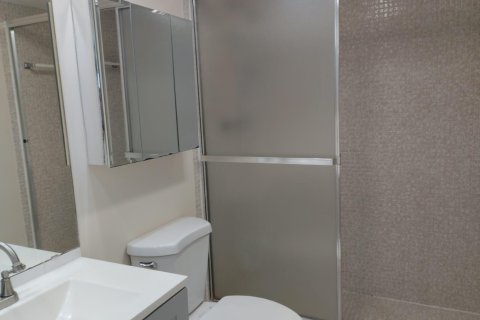 Condo in Pompano Beach, Florida, 2 bedrooms № 2392075 - photo 19