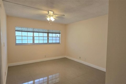 Condo in Pompano Beach, Florida, 2 bedrooms № 2392075 - photo 5
