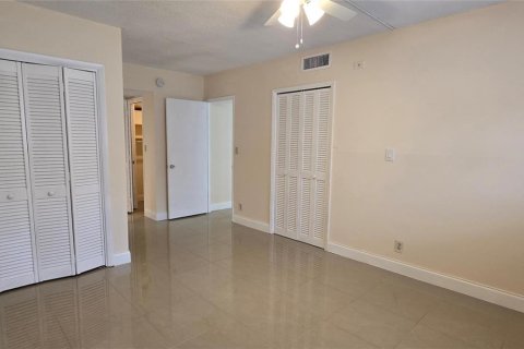 Condo in Pompano Beach, Florida, 2 bedrooms № 2392075 - photo 6