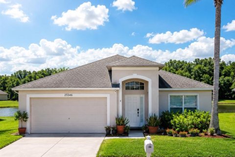 House in Land O' Lakes, Florida 3 bedrooms, 185.34 sq.m. № 2322959