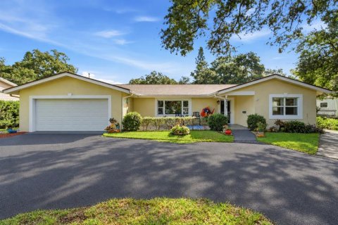 Villa ou maison à Saint Petersburg, Floride 3 chambres, 192.77 m2 № 2415526