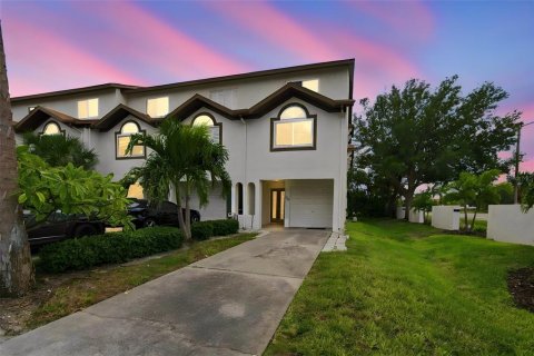 Touwnhouse à Tierra Verde, Floride 3 chambres, 147.25 m2 № 2407076