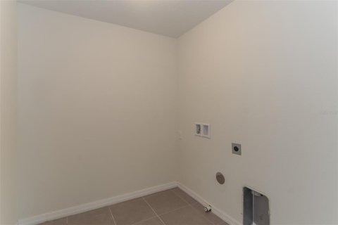 House in Spring Hill, Florida 5 bedrooms, 285.4 sq.m. № 2210348 - photo 8