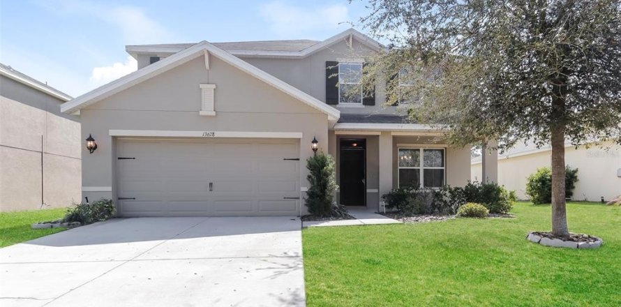 House in Spring Hill, Florida 5 bedrooms, 285.4 sq.m. № 2210348