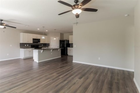 House in Spring Hill, Florida 5 bedrooms, 285.4 sq.m. № 2210348 - photo 4