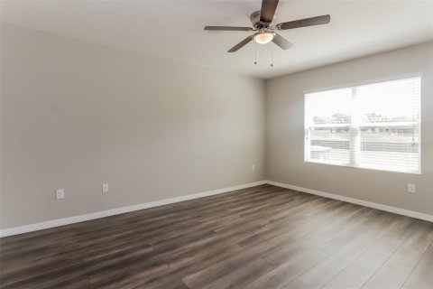 House in Spring Hill, Florida 5 bedrooms, 285.4 sq.m. № 2210348 - photo 10
